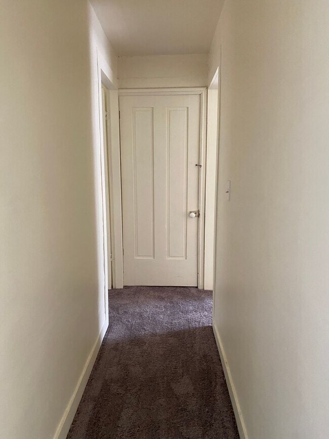 Building Photo - 461-463 Glen Street