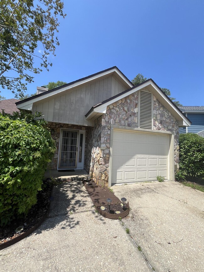Building Photo - 1305 Ariel Ct