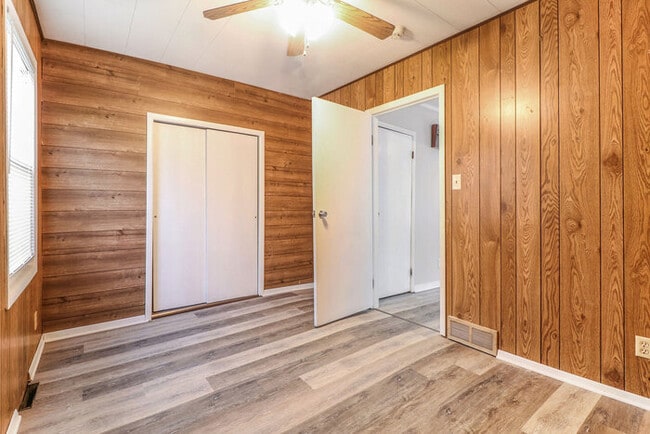 Building Photo - 1722 S Brookfield St