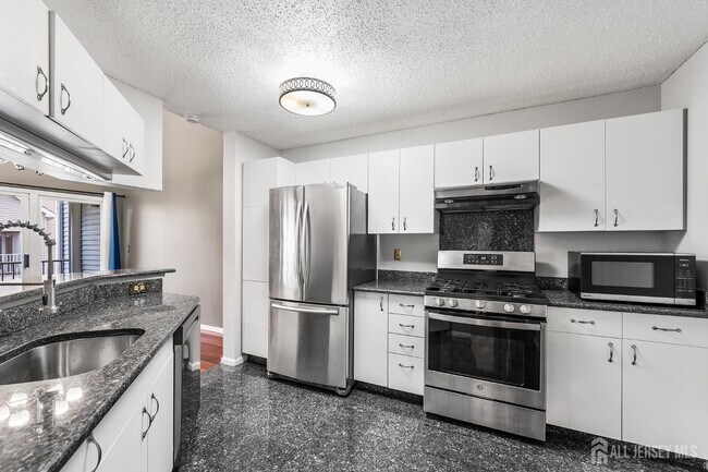 Building Photo - 834 Edpas Rd