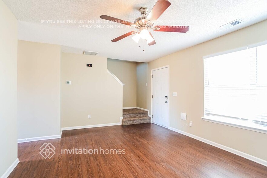 Building Photo - 402 Glencroft Dr