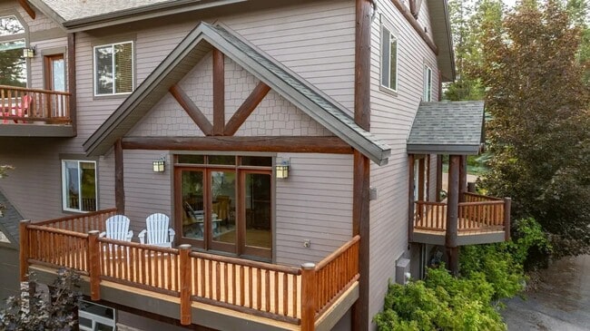 Building Photo - 3 Bed 2 Bath Condo!