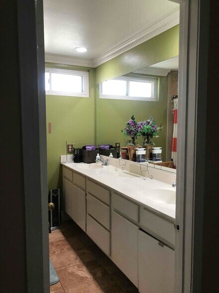 Building Photo - 10745 Champagne Rd