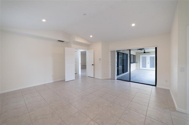 Building Photo - 1260 NW 101st Ave