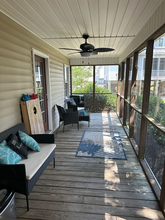 Building Photo - Beautiful Goose Creek Oasis