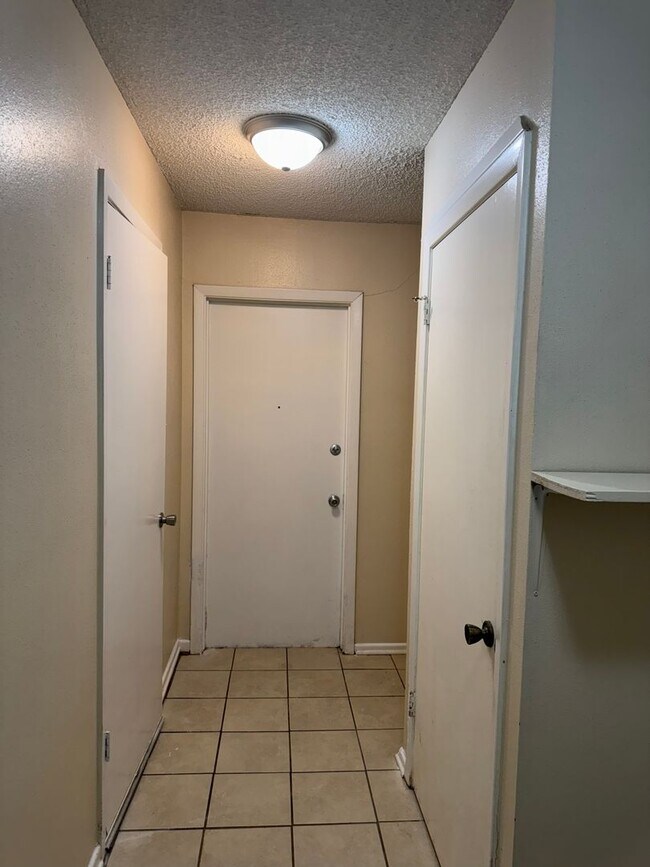 Building Photo - 6919 Moon Lake Dr