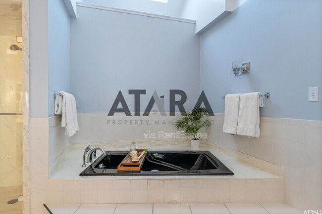 Building Photo - 1577 E Tomahawk Dr