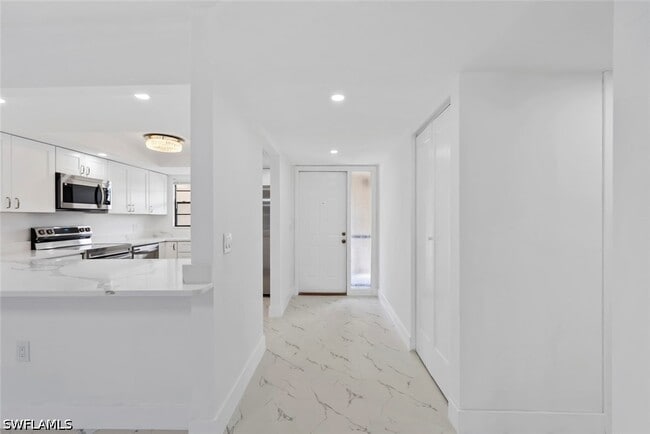 Building Photo - 151 Cypress Way E