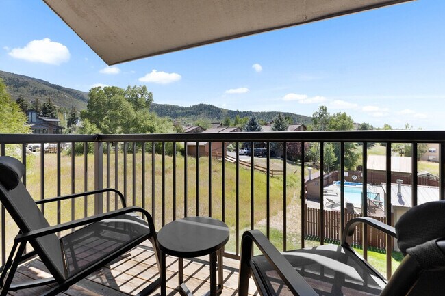 Building Photo - 2875 Village Dr