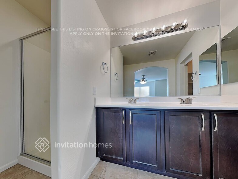 Building Photo - 1443 S Ponderosa Dr