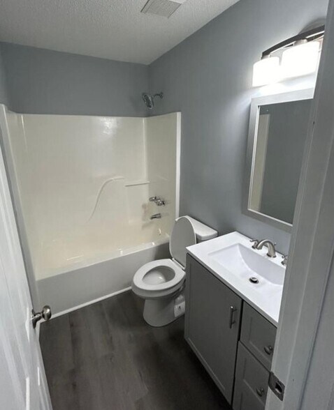 Building Photo - 2006 Ducayet St