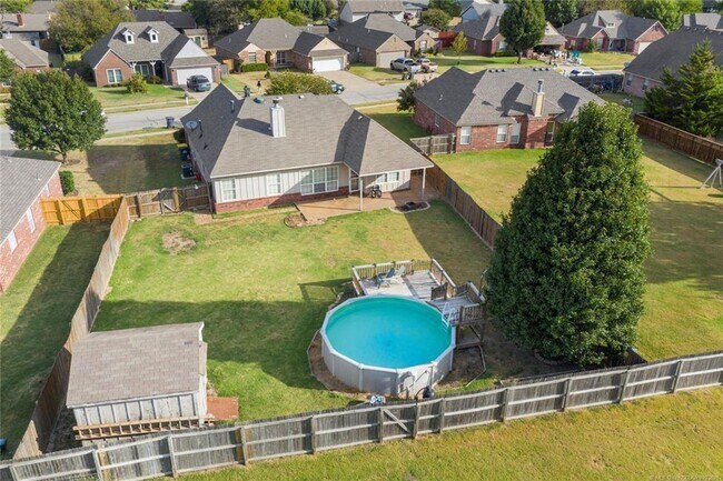 Building Photo - Glenpool Beauty!  3 Bedroom, 2 Bath Home