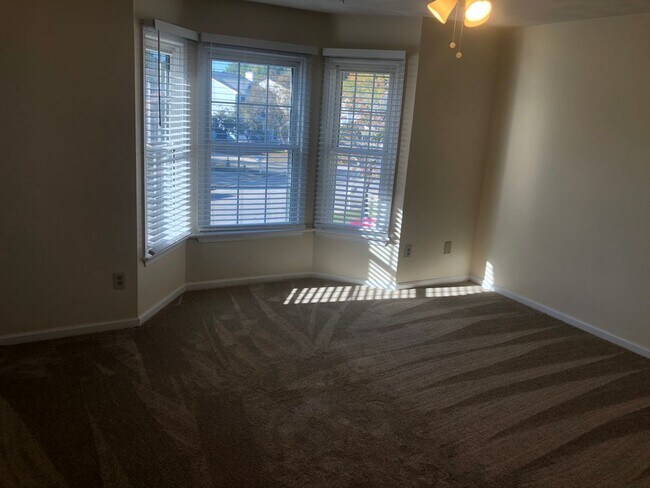 Building Photo - 2416 Creekmore Ct