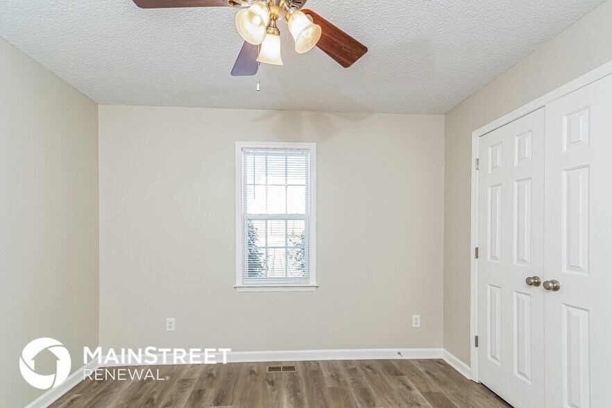 Building Photo - 5129 Peakwood Dr