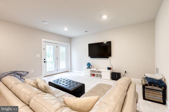 Building Photo - 7679 Cross Creek Dr