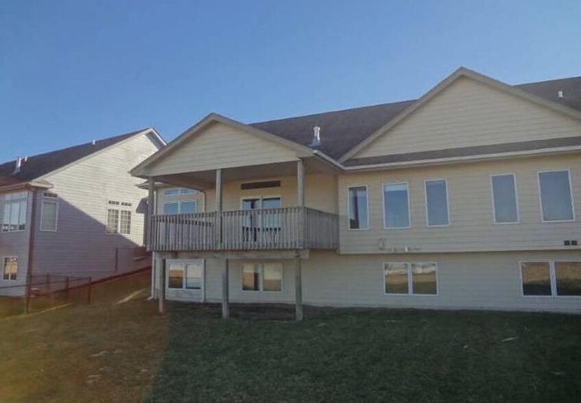 Exterior Rear - 306 Southwest Carriage Drive