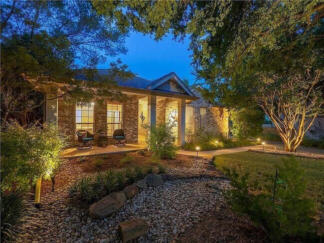 Building Photo - 2812 Cascade Falls Dr