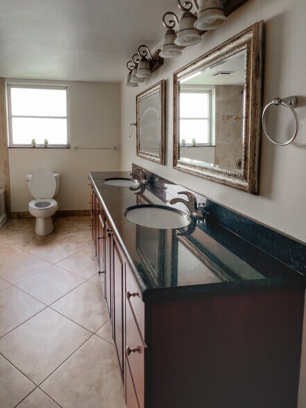 Building Photo - 3150 N Course Ln