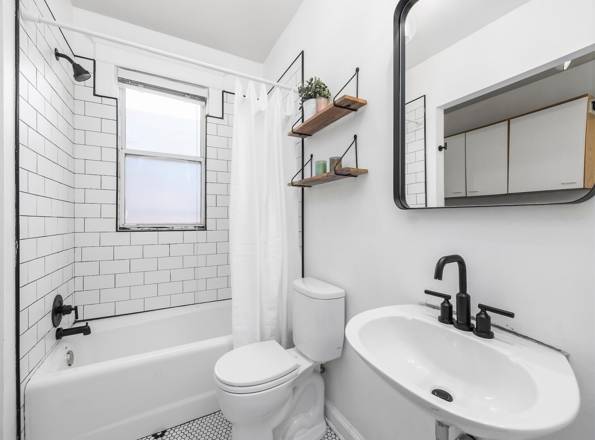 Building Photo - 115 G St