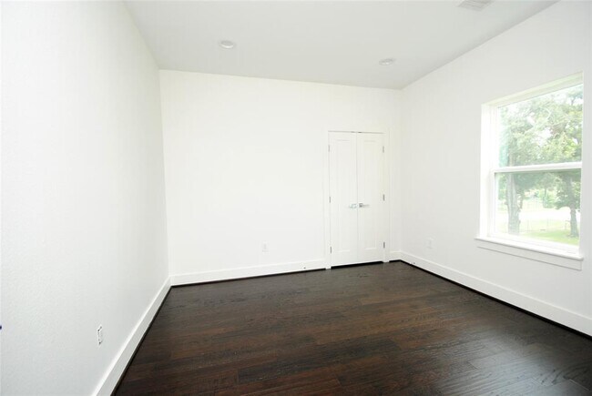 Building Photo - 7707 Jack Oak Ave