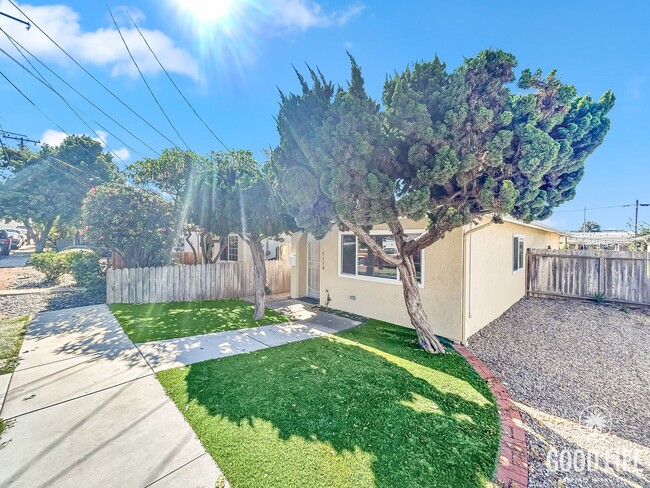 Building Photo - Beautiful 3BD/2BA W/ Updated Kitchen and B...