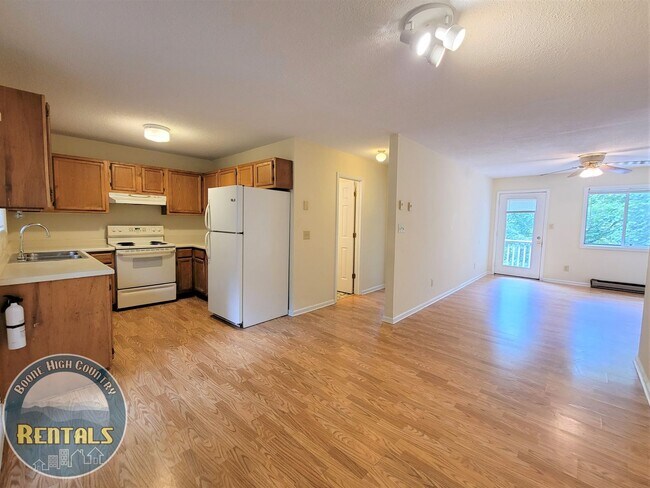 Building Photo - 323 Mountain Aire Ln