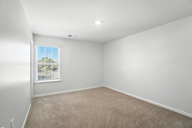 Building Photo - Stunning home, Move-in Ready!