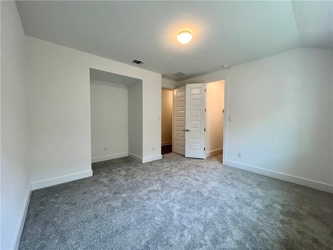 Building Photo - 577 Elm Green St