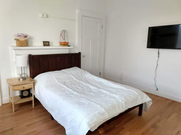 Building Photo - 131 C St SE