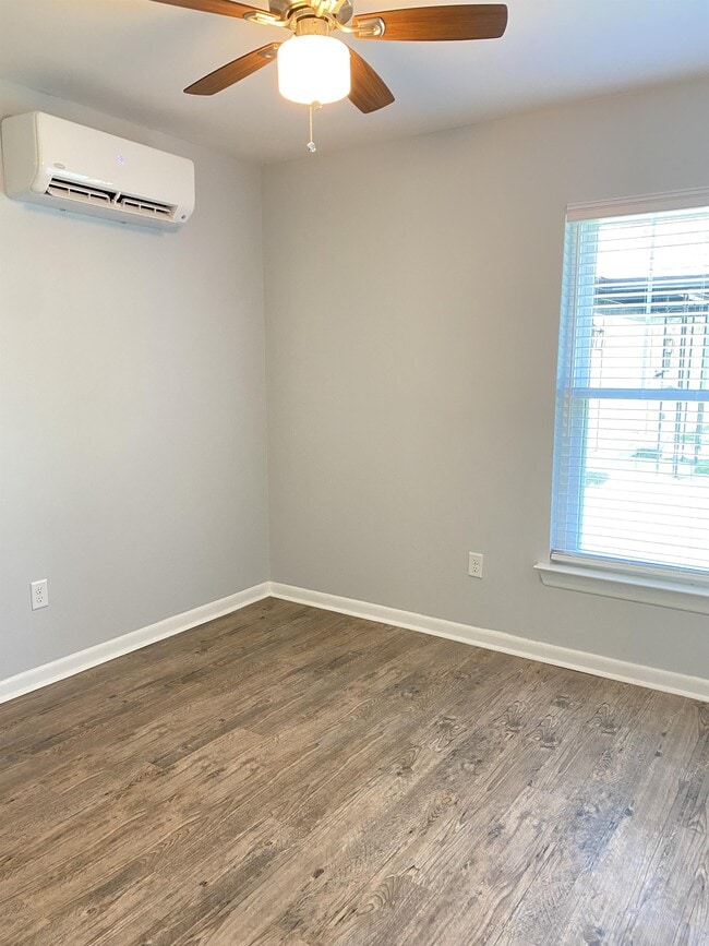 Building Photo - 18272 Sidney Ave