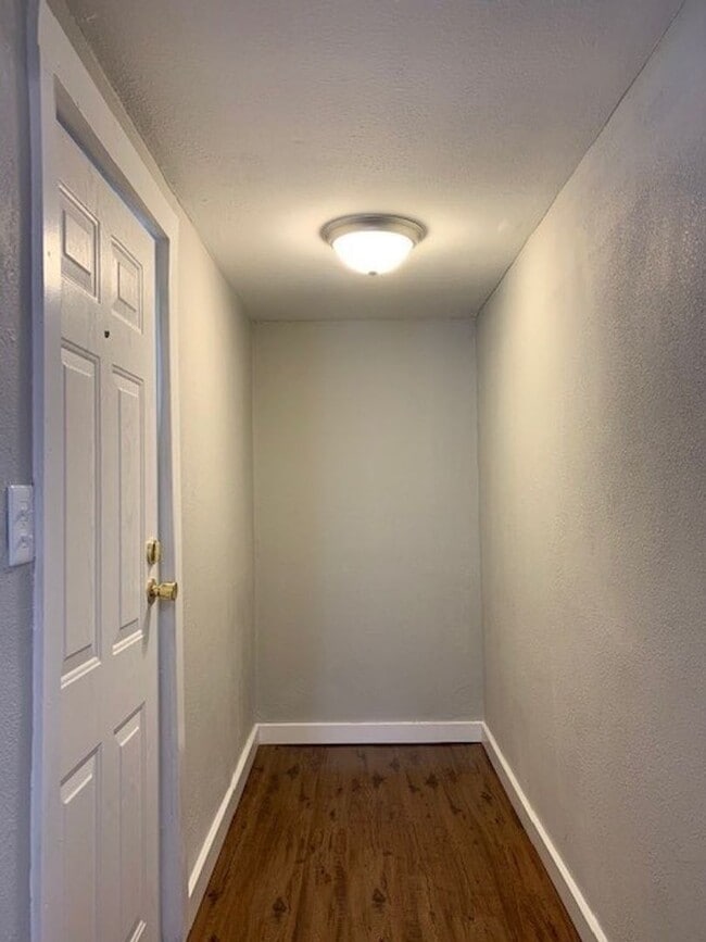 Building Photo - 1 BEDROOM 1 BATH HOUSE