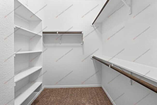 Building Photo - 5607 Blackstone Dr