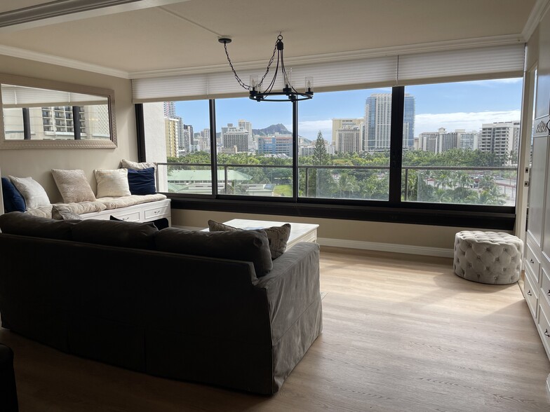 Living Room - 1910 Ala Moana Blvd