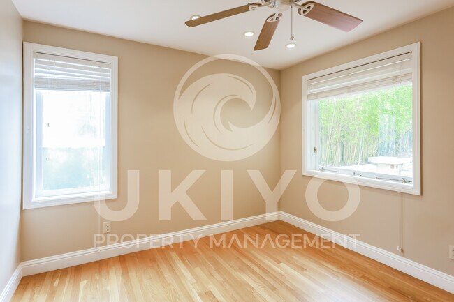 Building Photo - 4753 El Centro Ave