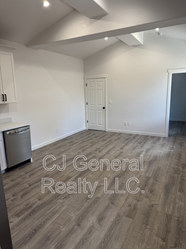 Building Photo - 90 Beacon Ct