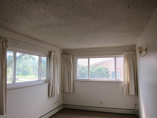 Building Photo - 16868 W 14th Pl