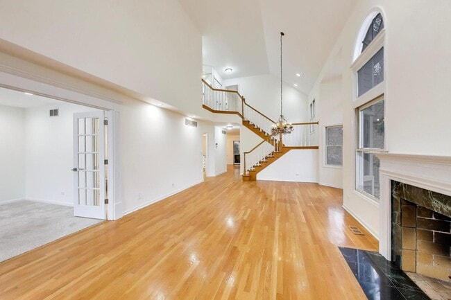 Building Photo - 325 N Water St