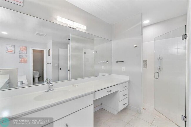 Building Photo - 10434 NW 6th Ct