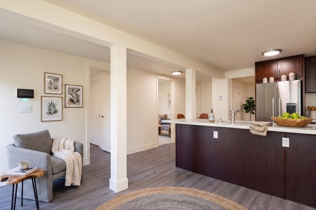 Building Photo - Seattle 3 Bedroom Apartment for Rent | Newly Remodeled Home with In-Unit Washer/Dryer, Private En...