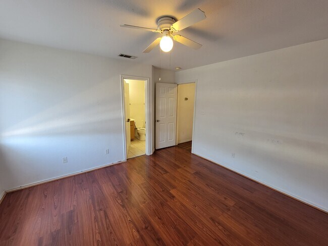 Building Photo - 843 Sagewood Trail