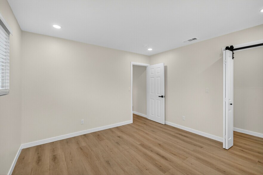 Building Photo - 11972 Walnut St