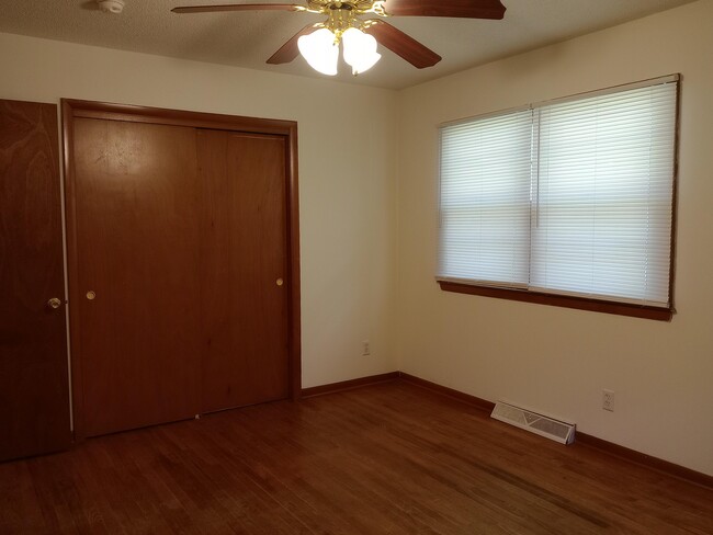 Building Photo - 609 Pennant St