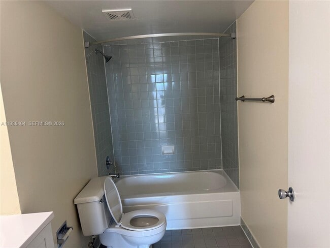 Building Photo - 915 NW 1st Ave