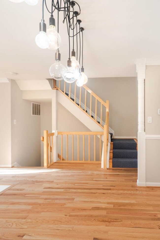 Building Photo - 1553 Templeton Pl