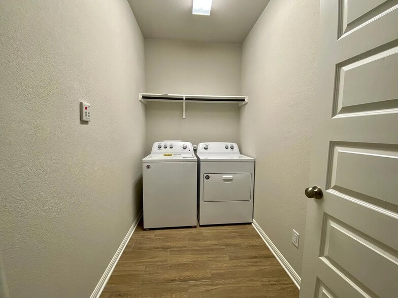 Building Photo - Room in House on Pecan Island Dr
