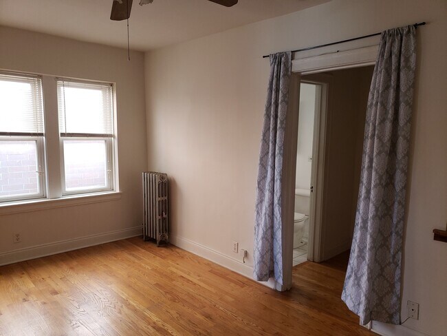 Building Photo - 4824 N Damen Ave.