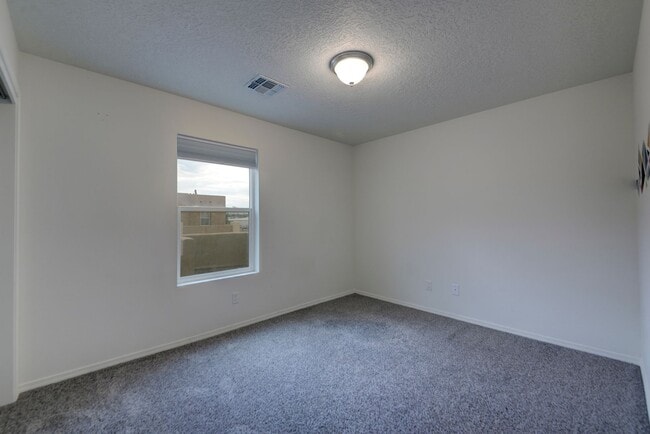 Building Photo - Amazing Modern 4 Bedroom in North Valley A...