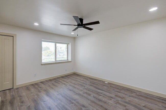 Building Photo - 1208 Rose Ave