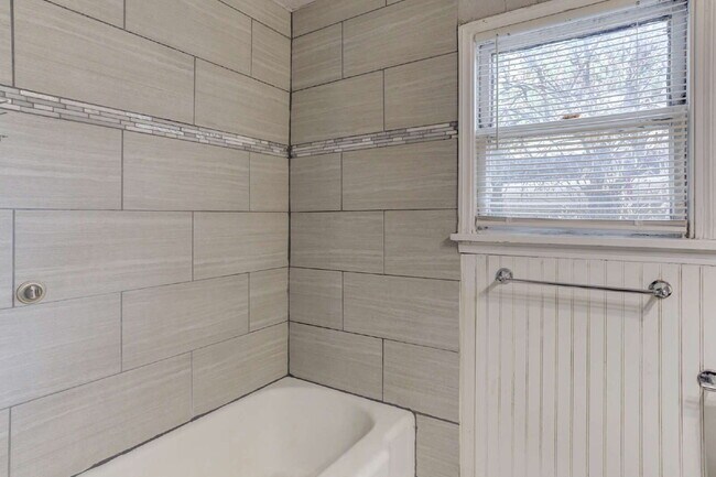 Building Photo - MOVE IN SPECIAL: FIRST FULL MONTH FREE