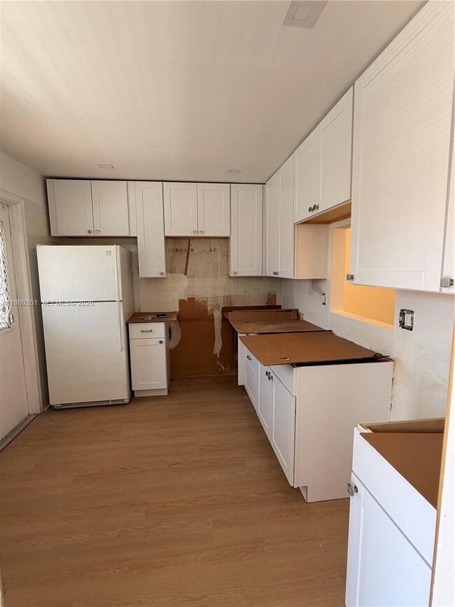 Building Photo - 218 NE 12th Ave